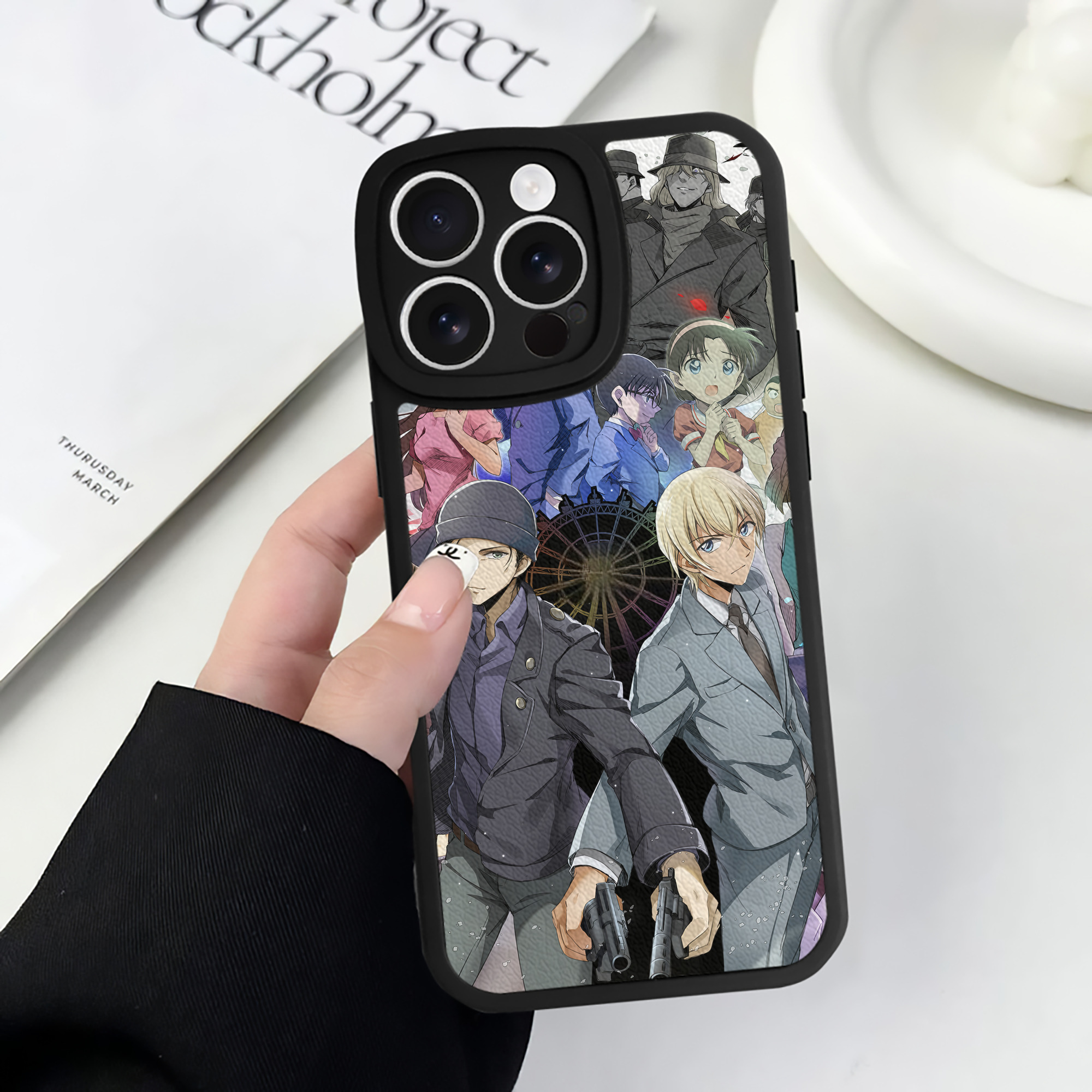 （画像用） 名探偵コナン Detective Conan 【iPhone 16シリーズ対応】シリコンスマホケース（レザー調） 材質：シリコン